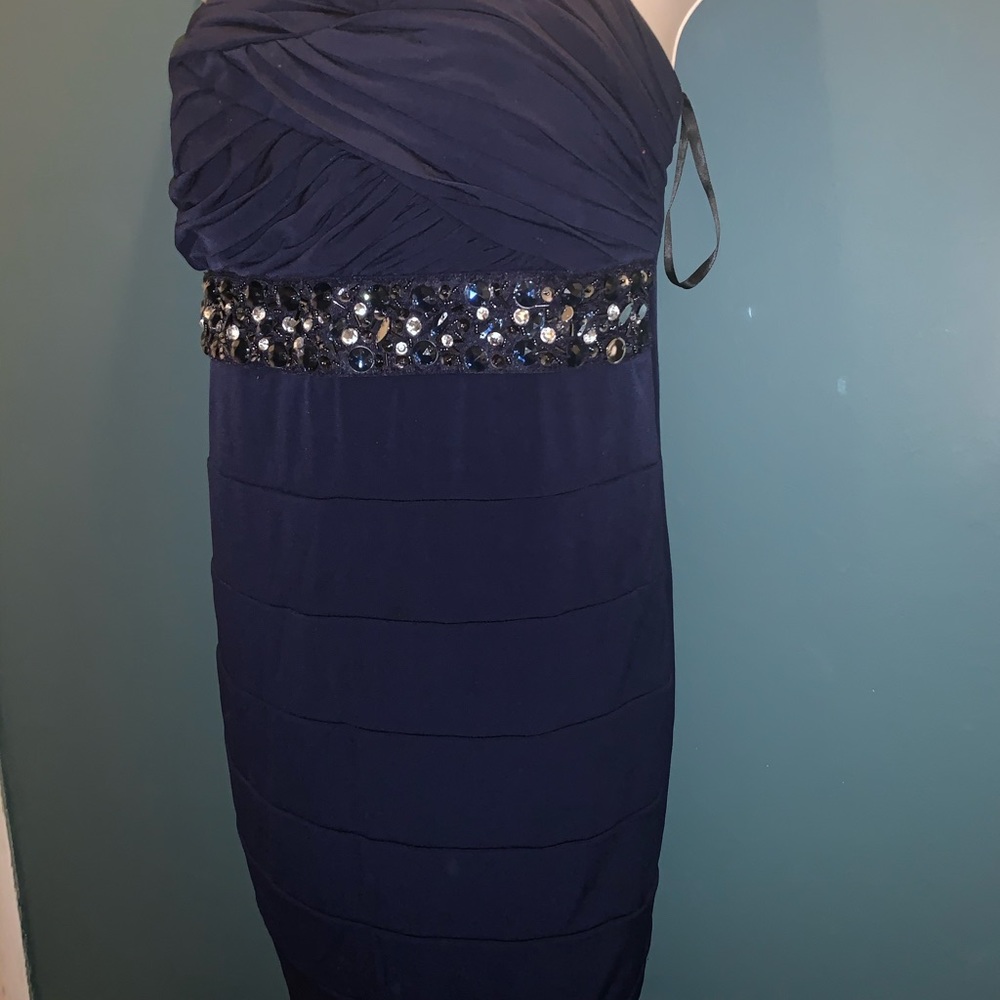 Beautiful blue dress. - Picture 4 of 5